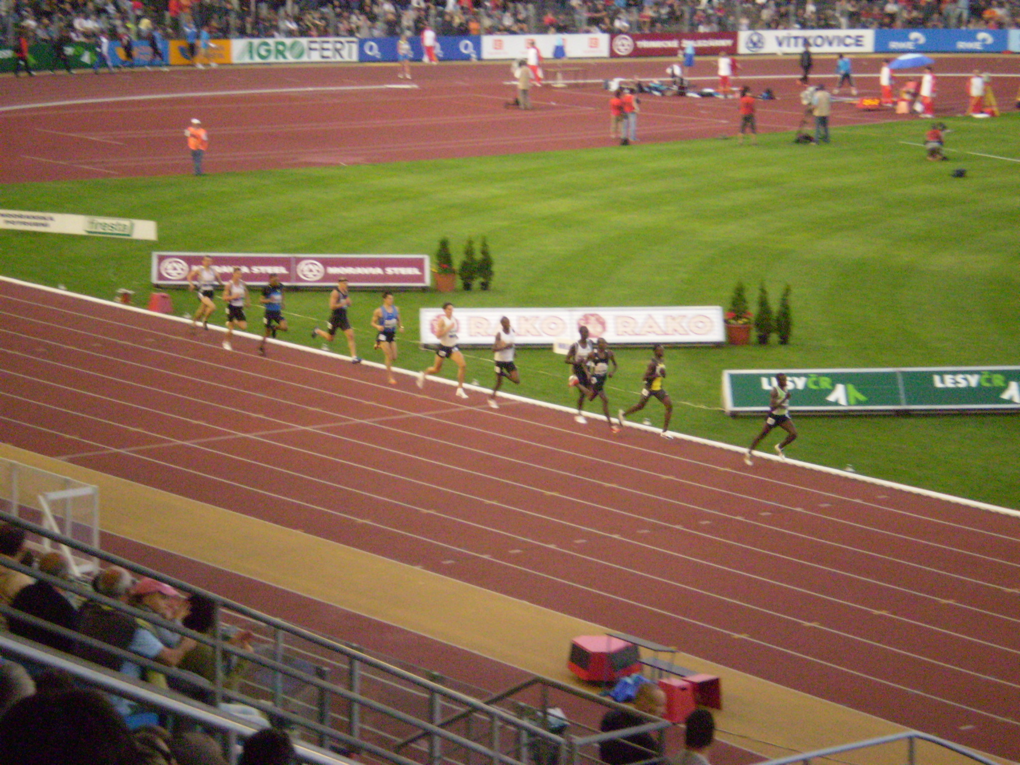 Průběh 1.kola na 800m-Růža na 8.místě.JPG