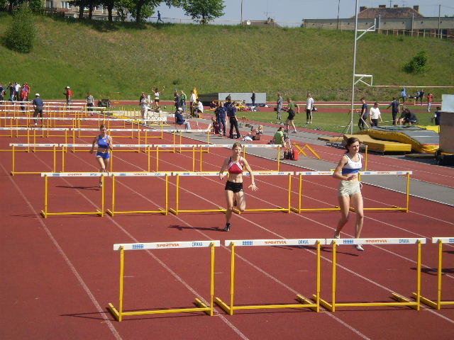 Romana Šutová-rozběh 100mpř.JPG